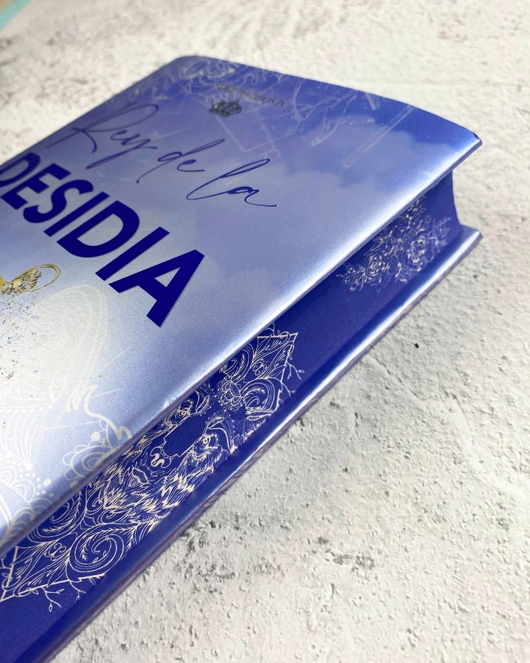Rey de la desidia, Ana Huang. Cantos pintados